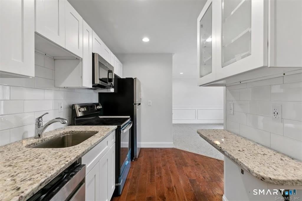 1091 Whalley Avenue – photo 2