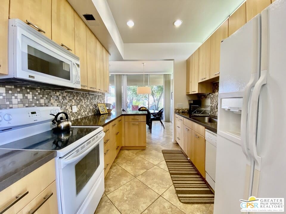 272 Desert Lakes Dr – photo 3