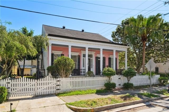 8205 Maple Street – photo 2