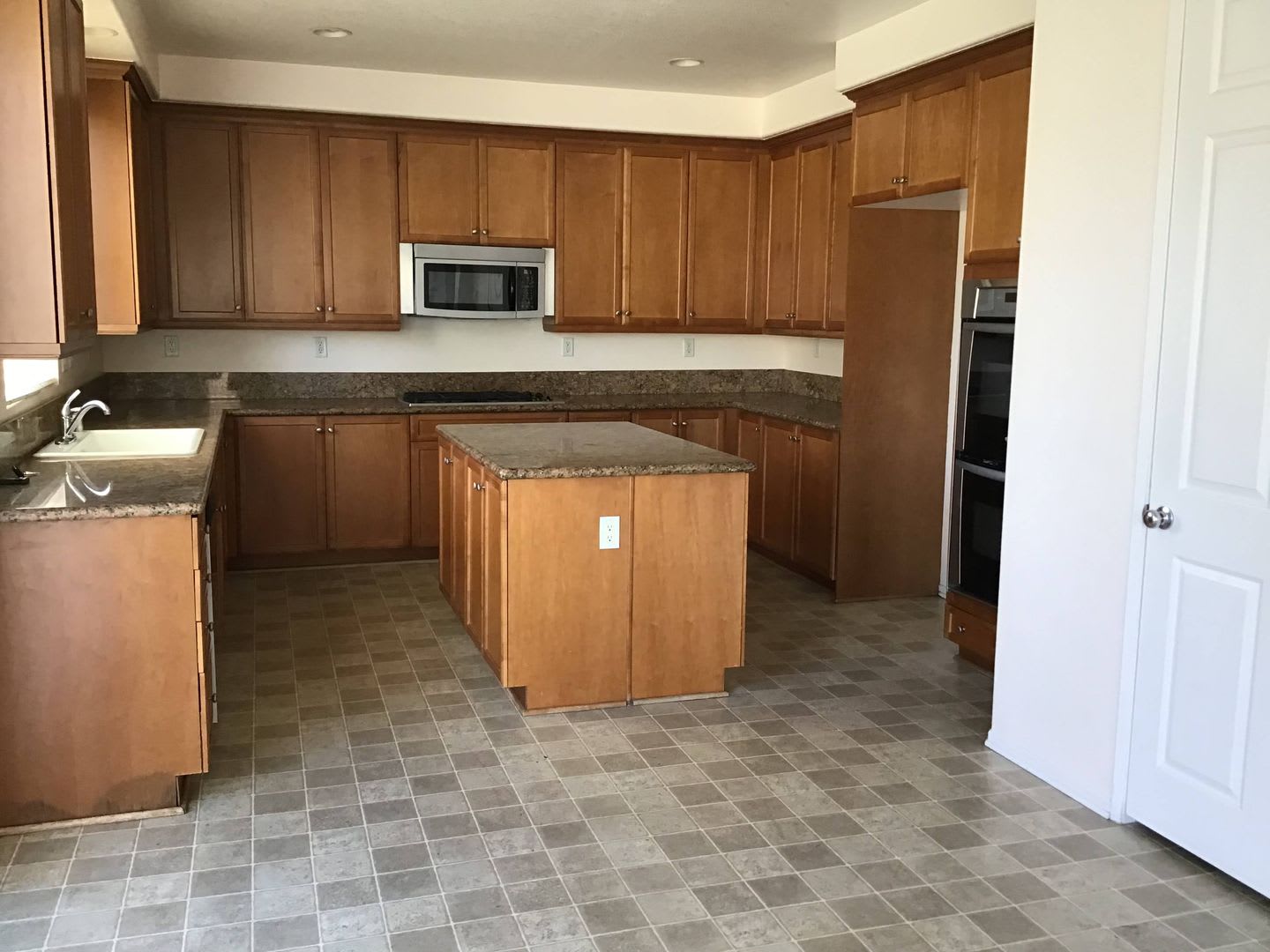Beautiful 2 Story West Lancaster Home Offering 3024 sq. ft Near Quartz Hill High School – photo 3
