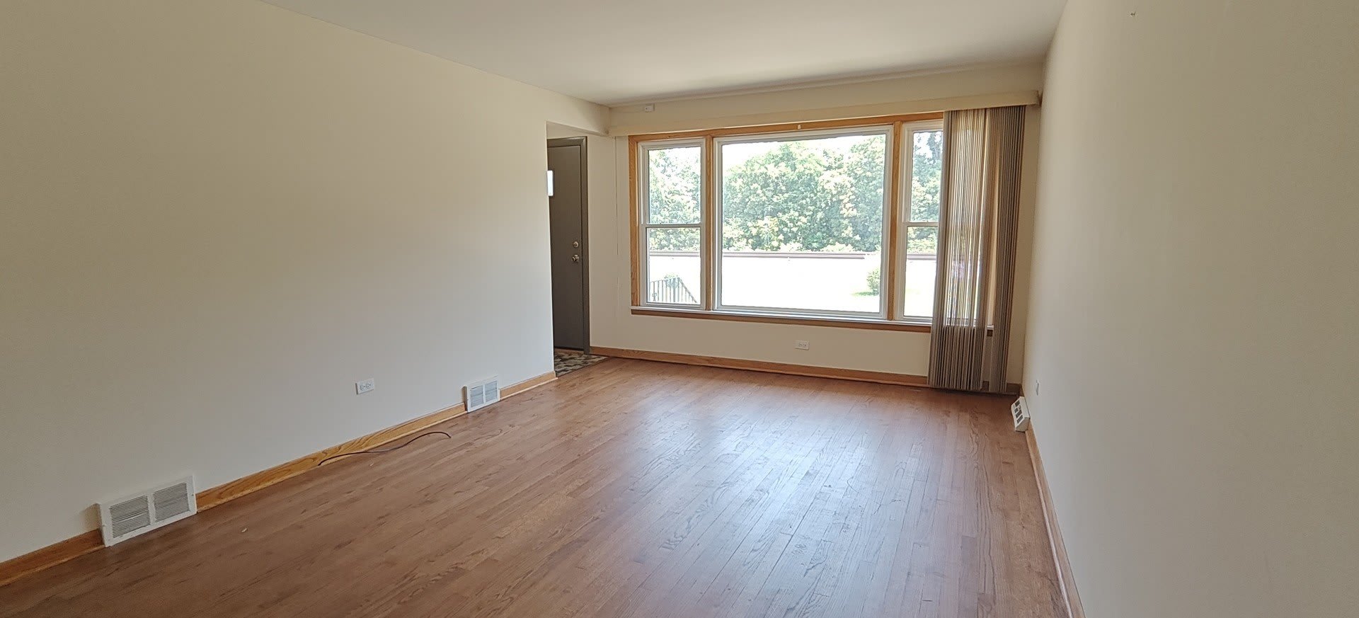 10824 S Sacramento Avenue – photo 4