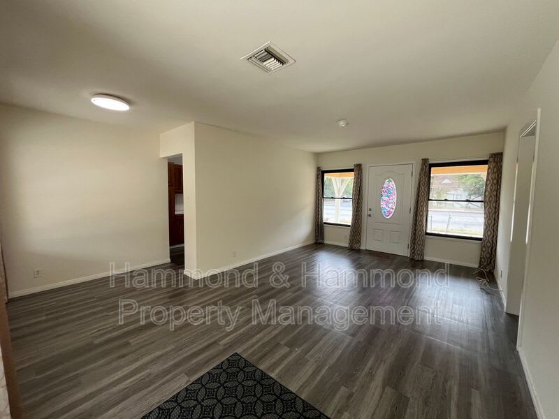 18003 Saticoy St. – photo 5