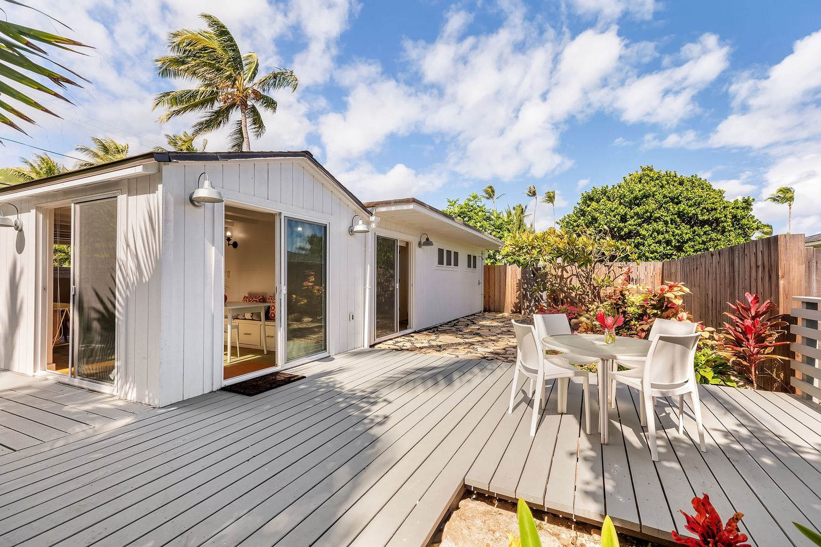 Gorgeous Oceanfront Home w/Mokulua Isle Views, Yard & AC: Lanikai Oceanside – photo 4