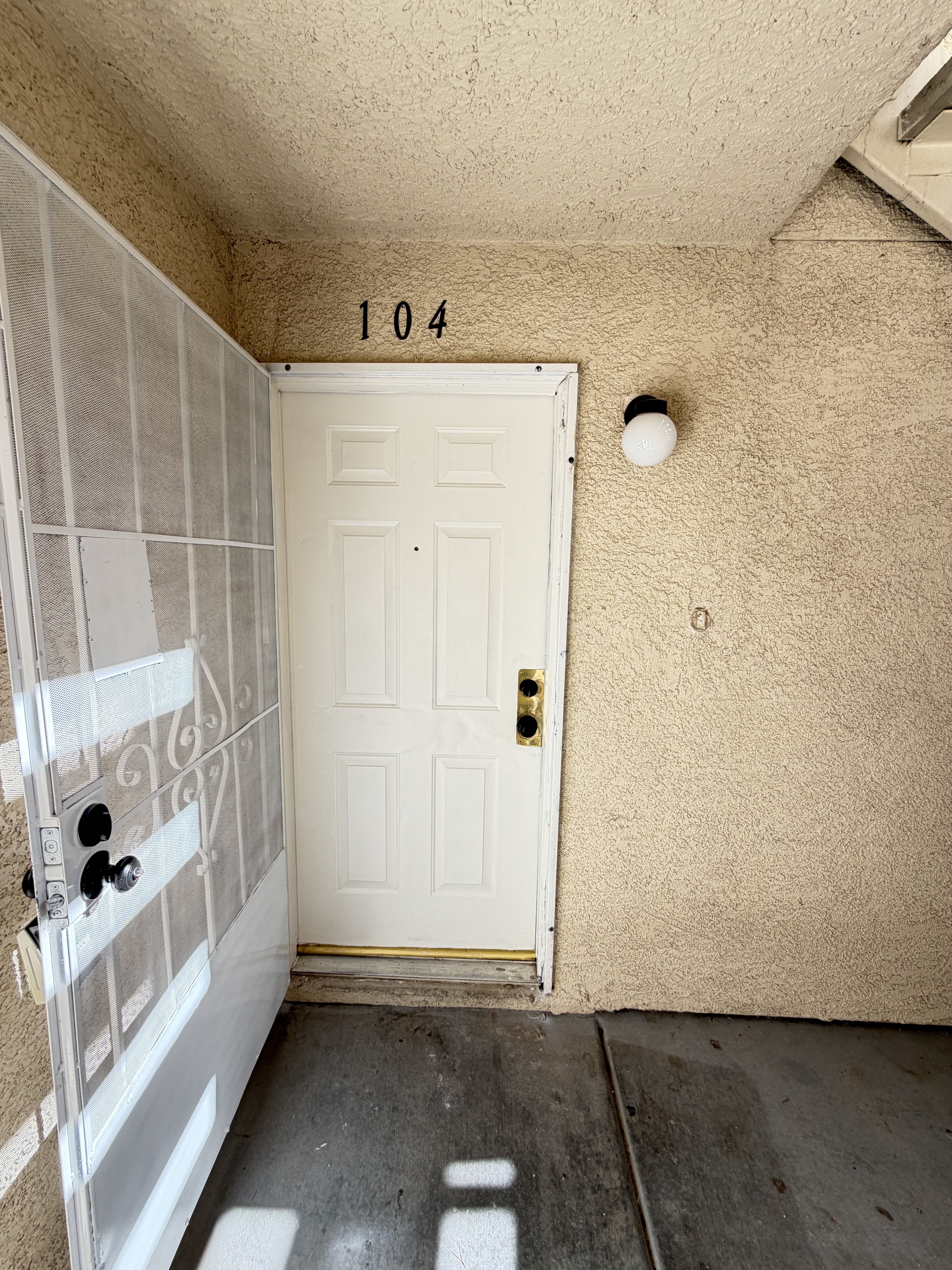 960 N Sloan Ln Apt 104 – photo 3