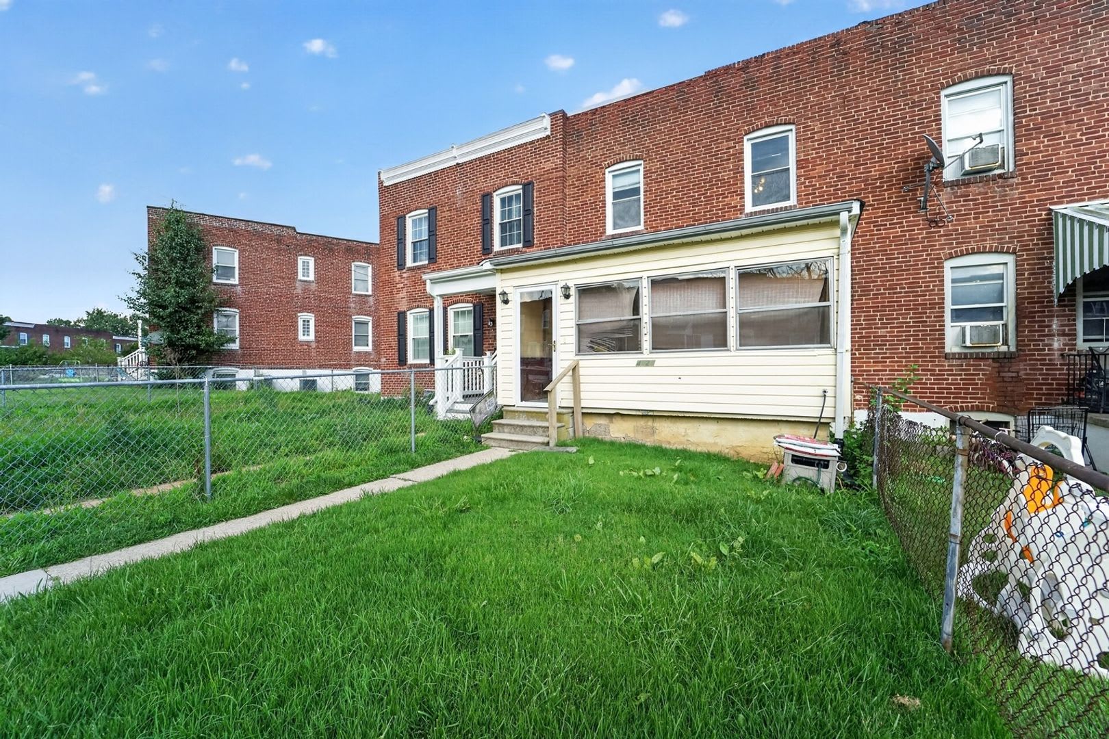 Updated 3‑Bed, 2‑Bath Home with New Flooring in a Walkable Community – photo 3