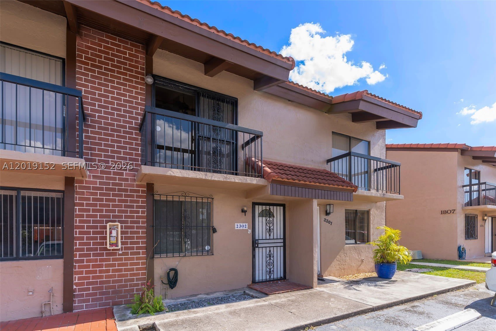1811 SW 107th Ave – photo 3