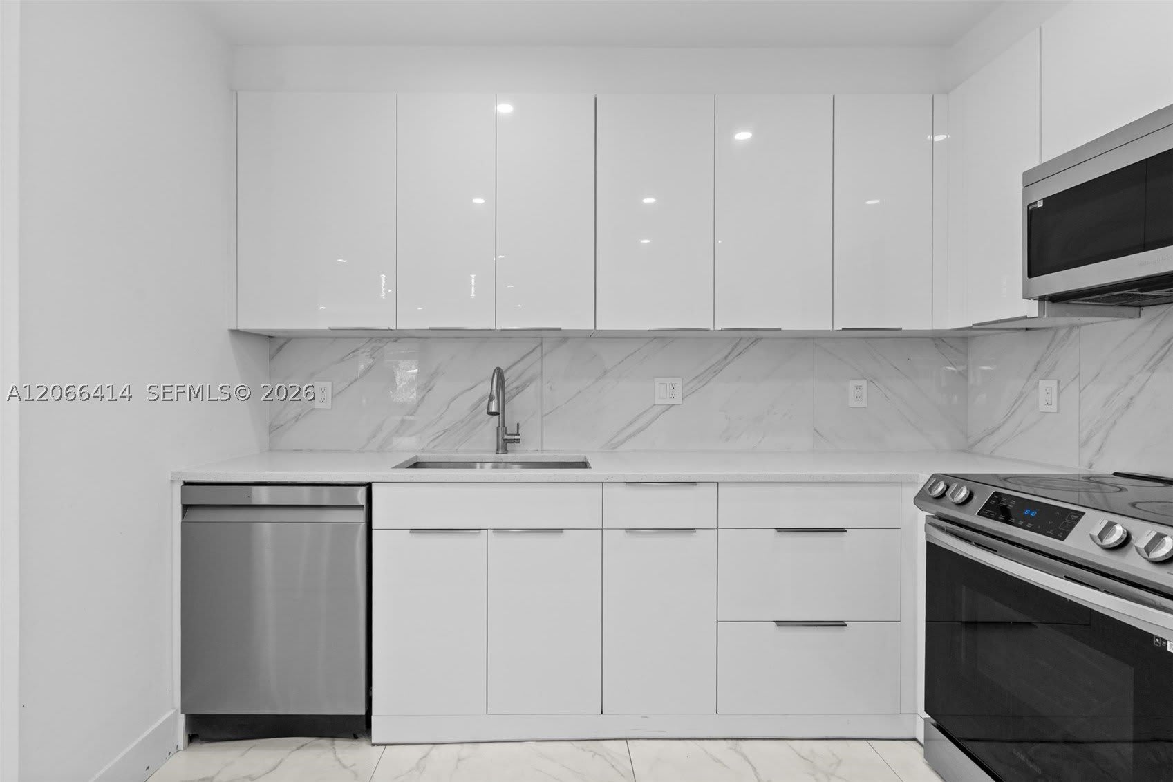 669 NW 15th Ave – photo 2