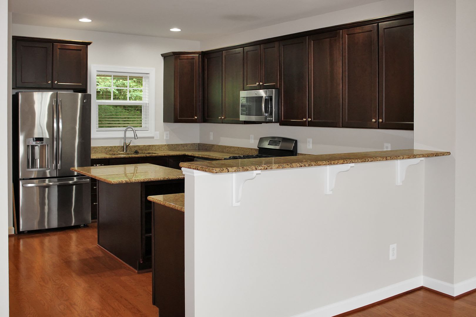 Garage townhome with mountain views – photo 2