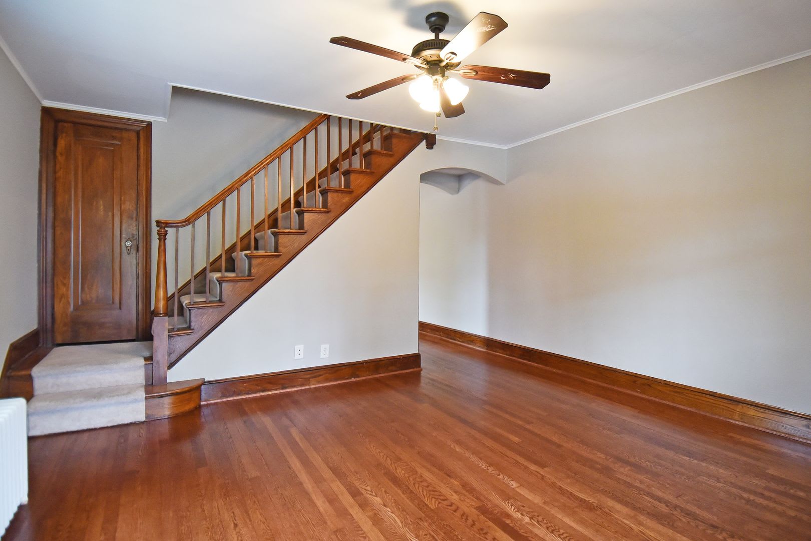 Experience The Perfect Combination Of Charm Style And Convenience In The Highly Desirable Aurora Hills Neighborhood – photo 4