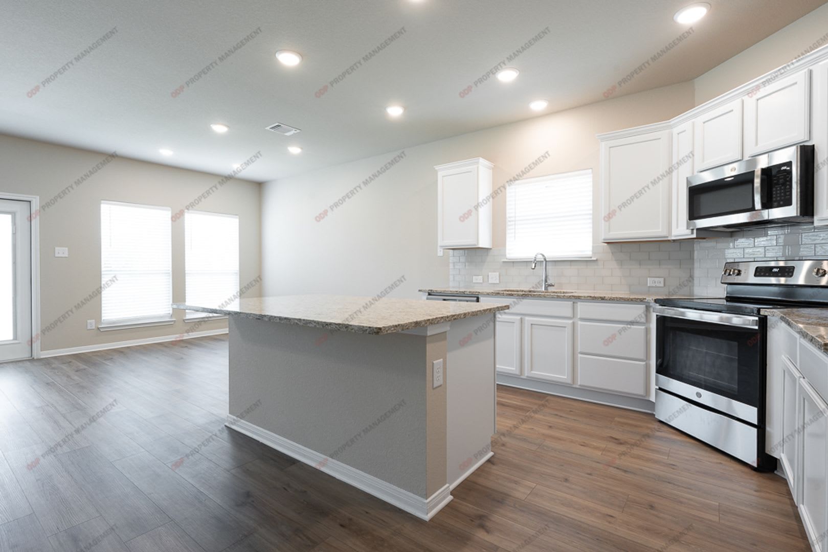 Available Now 4 Bedroom Home In Temple Fridge Included – photo 3