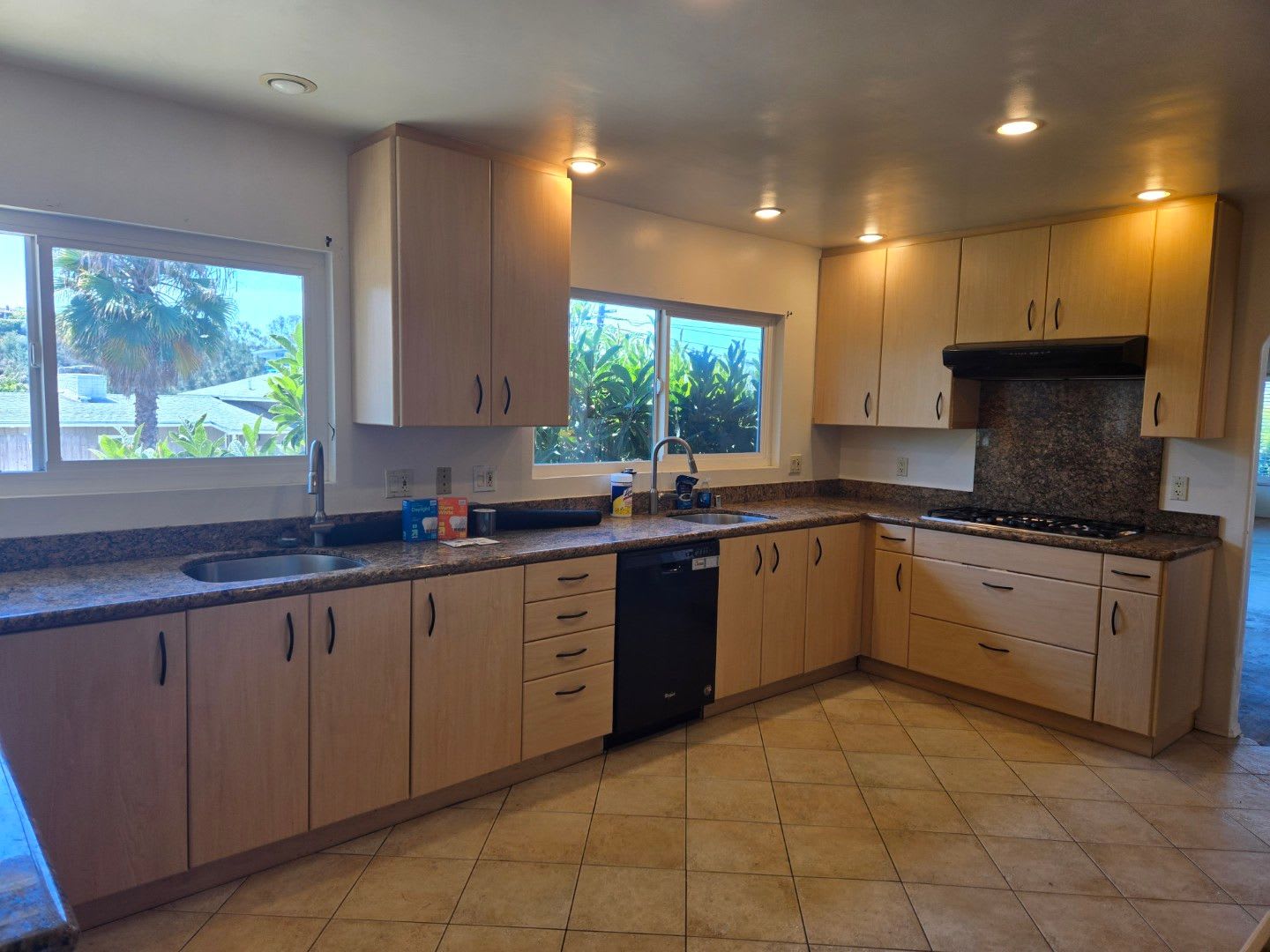 SDSU / College Area 7 bedrooms with 4 baths split-level home. – photo 2
