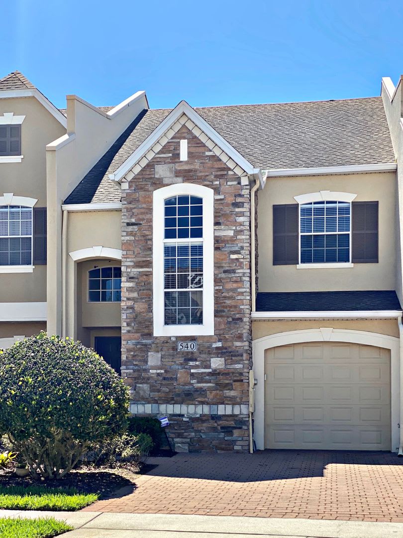 Move In September Stunning 4 Bedroom Loft 2 5 Bath Townhome Gated Community In Avalon Park 1 Car Attached Garage Hoa Handles Lawn Care Primary Bedroom On 1St Floor – photo 1