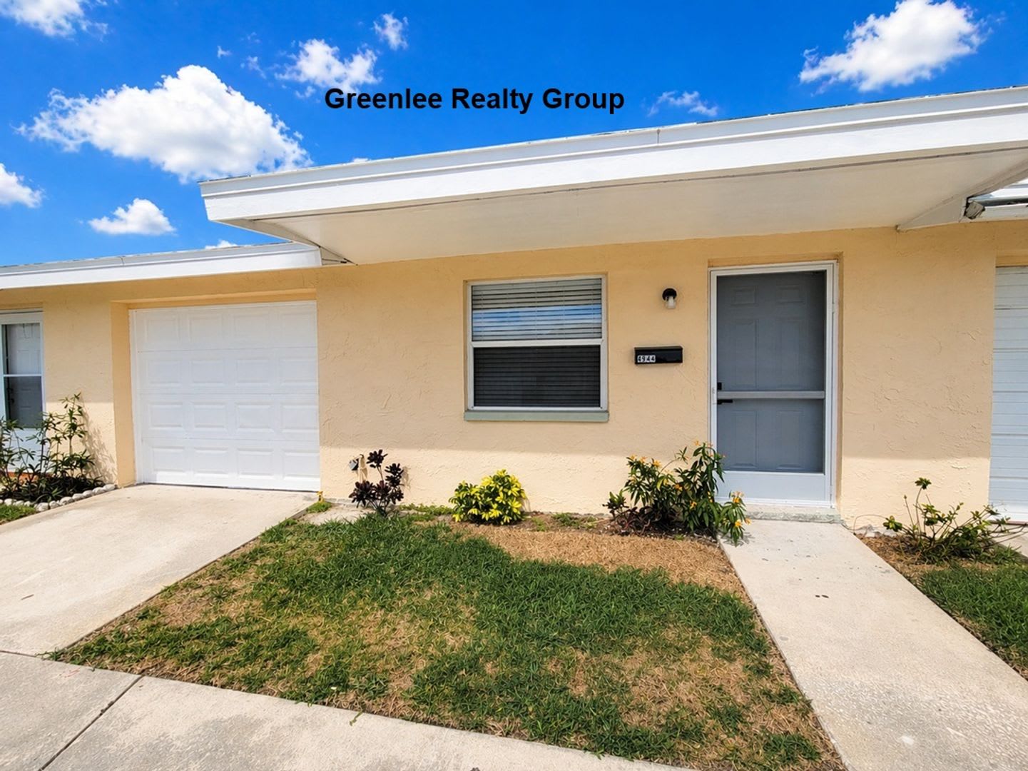 Luxury Meets Low Maintenance Living In This Beautifully Renovated 55 Villa – photo 2