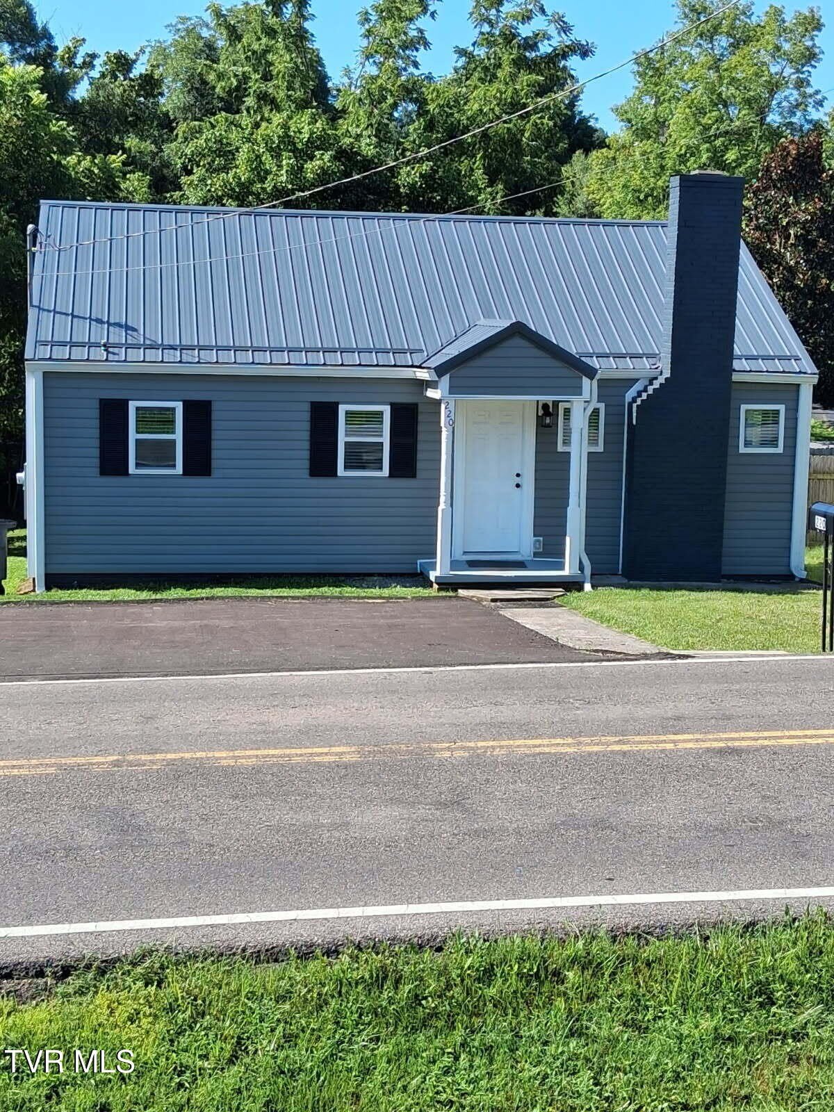 220 May Avenue – photo 1