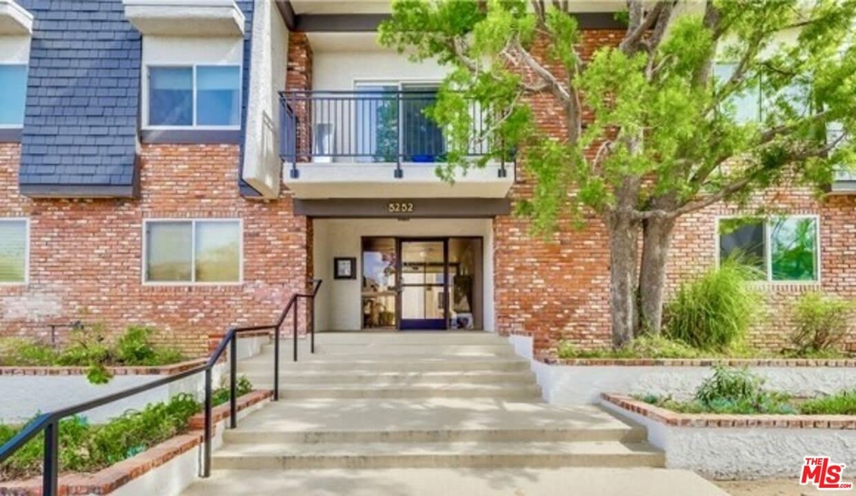 5252 COLDWATER CANYON Ave – photo 4