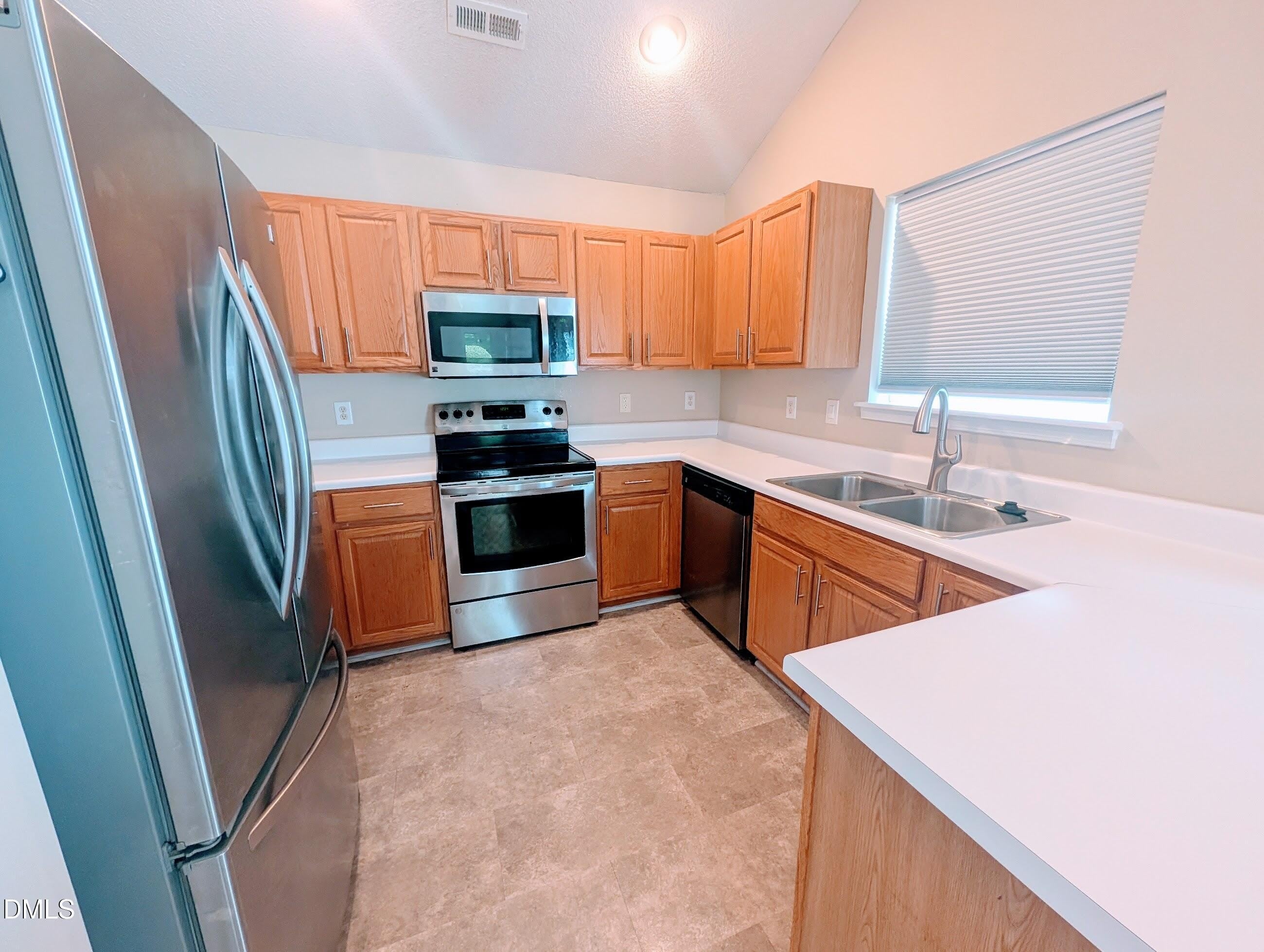 404 Commons Drive – photo 5