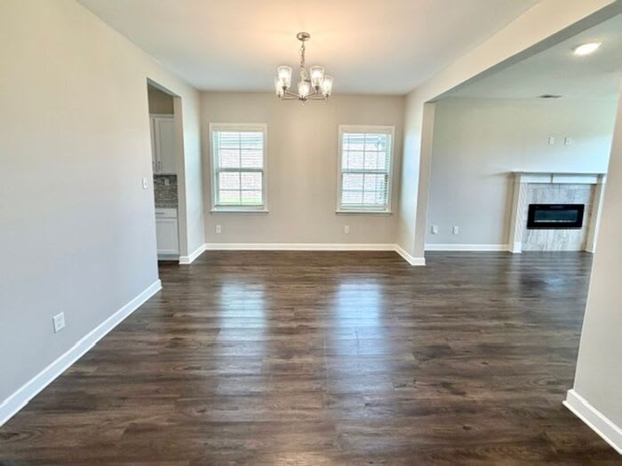 370 Azalea Drive – photo 4