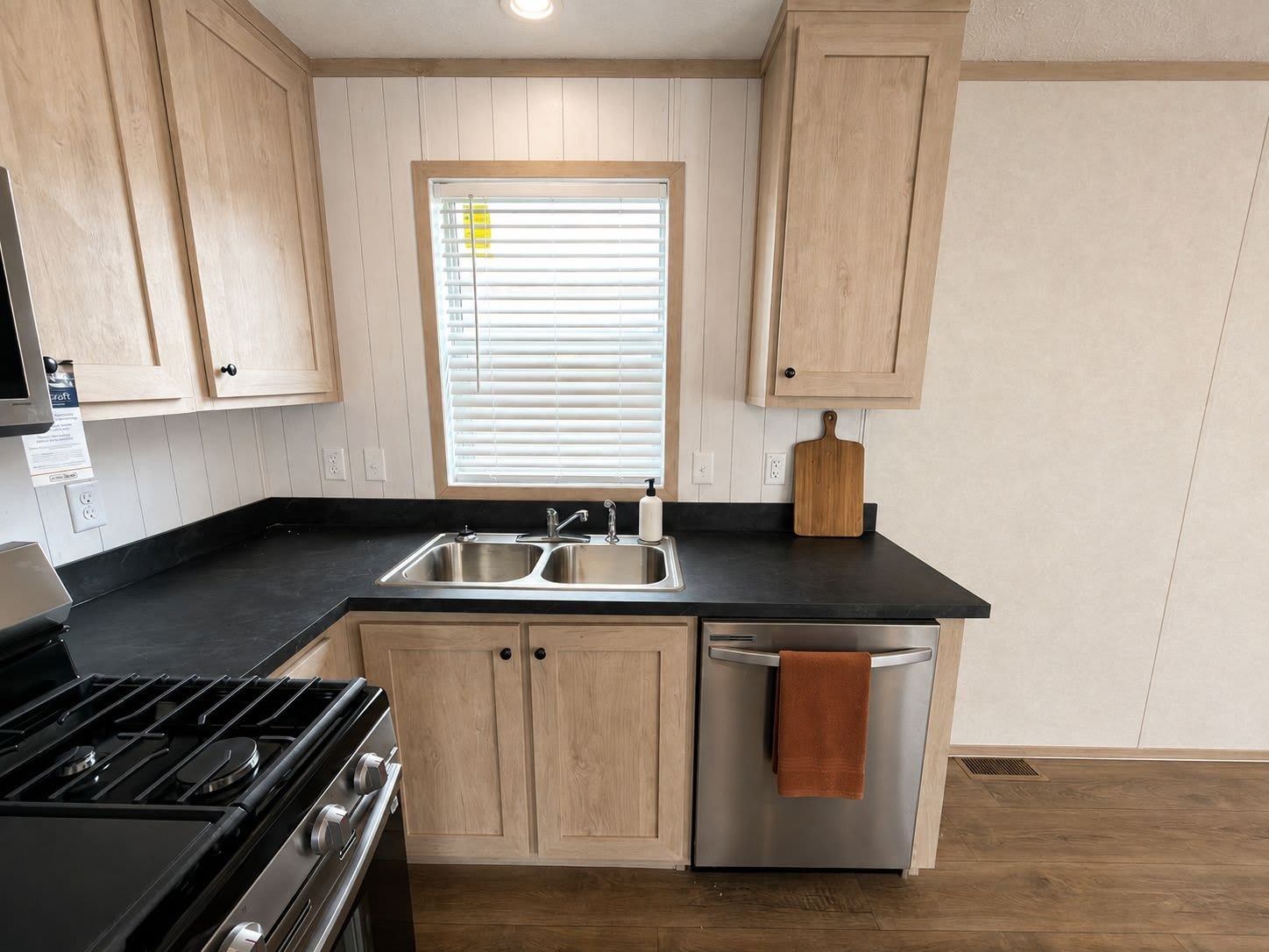 25326 Nuway Avenue – photo 2