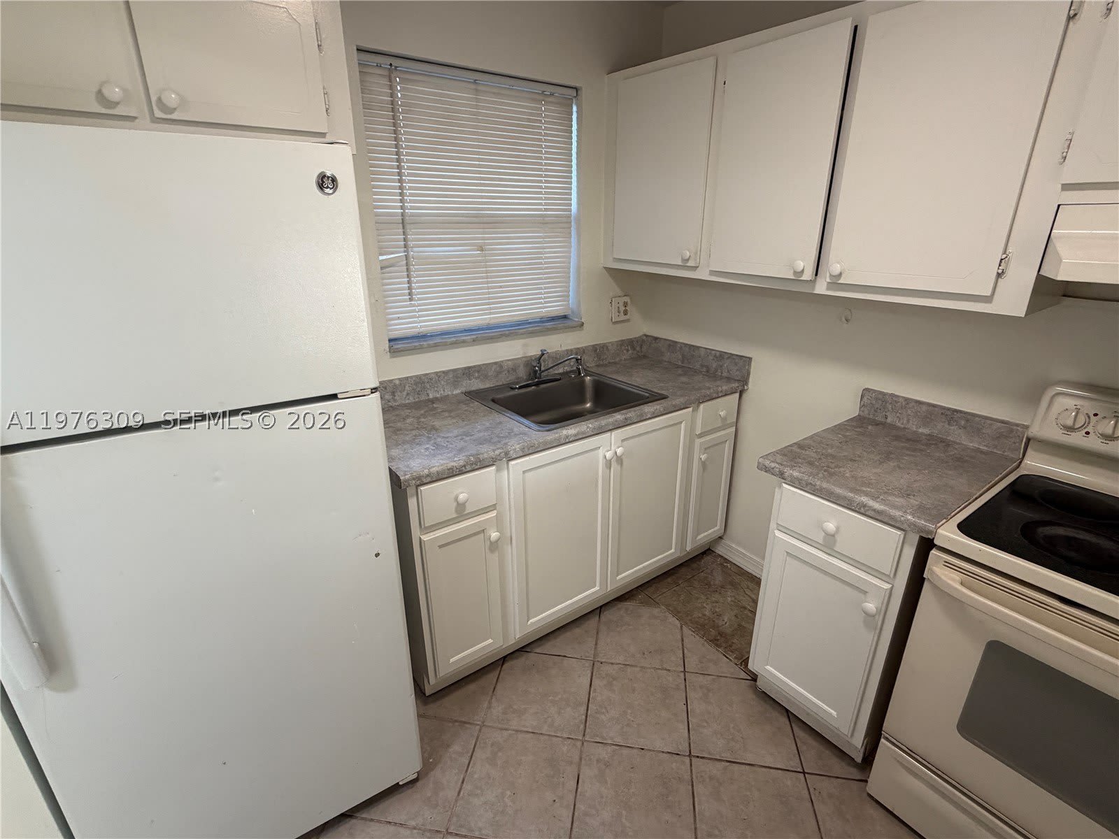 8100 Sunrise Lakes Blvd – photo 3
