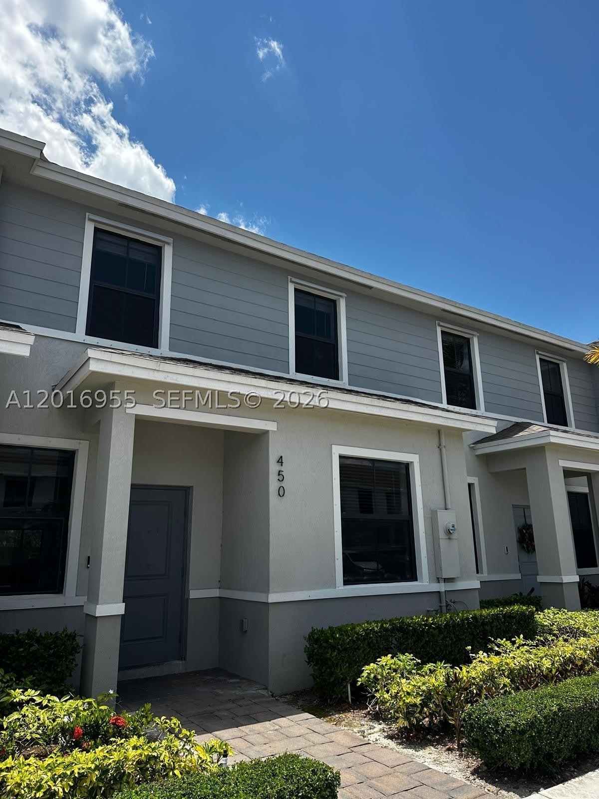 450 NE 12th St – photo 1