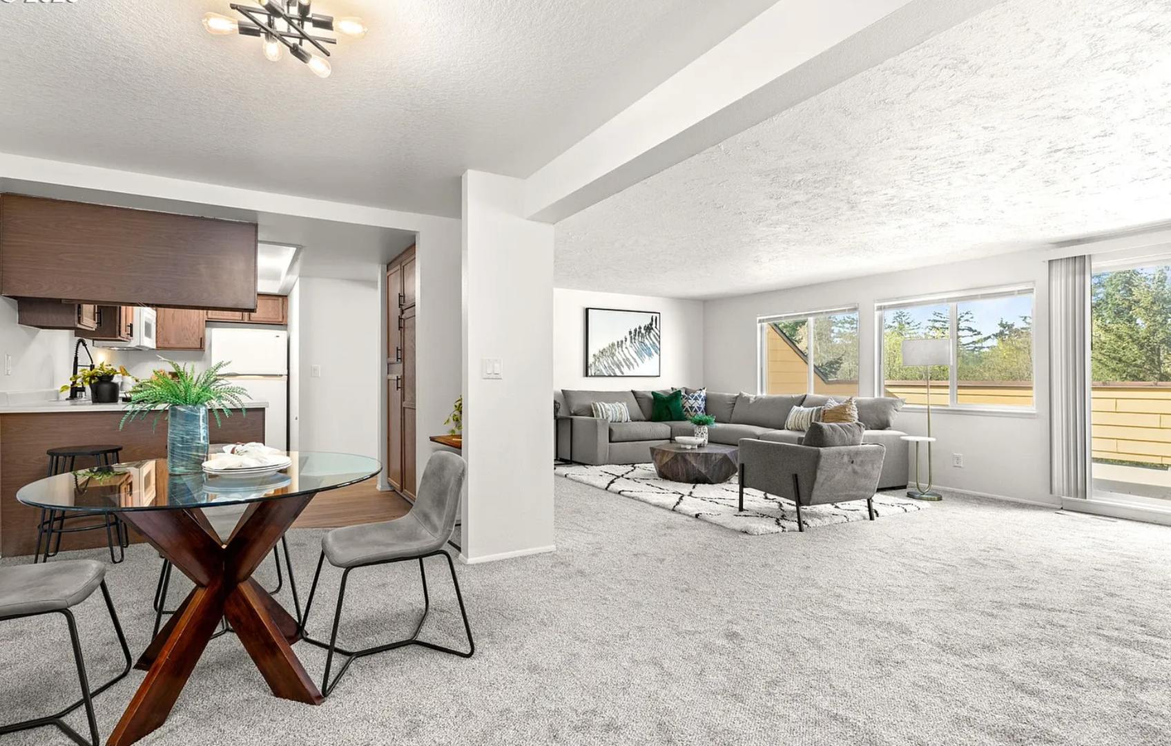Adorable 2 bed, 2 bath Condo with Garage and Massive Deck in Salmon Creek! Apply Now! – photo 4