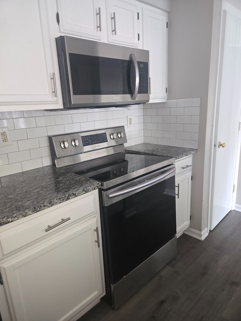 Room in 3 Bedroom Home at Arlyn Cir – photo 3