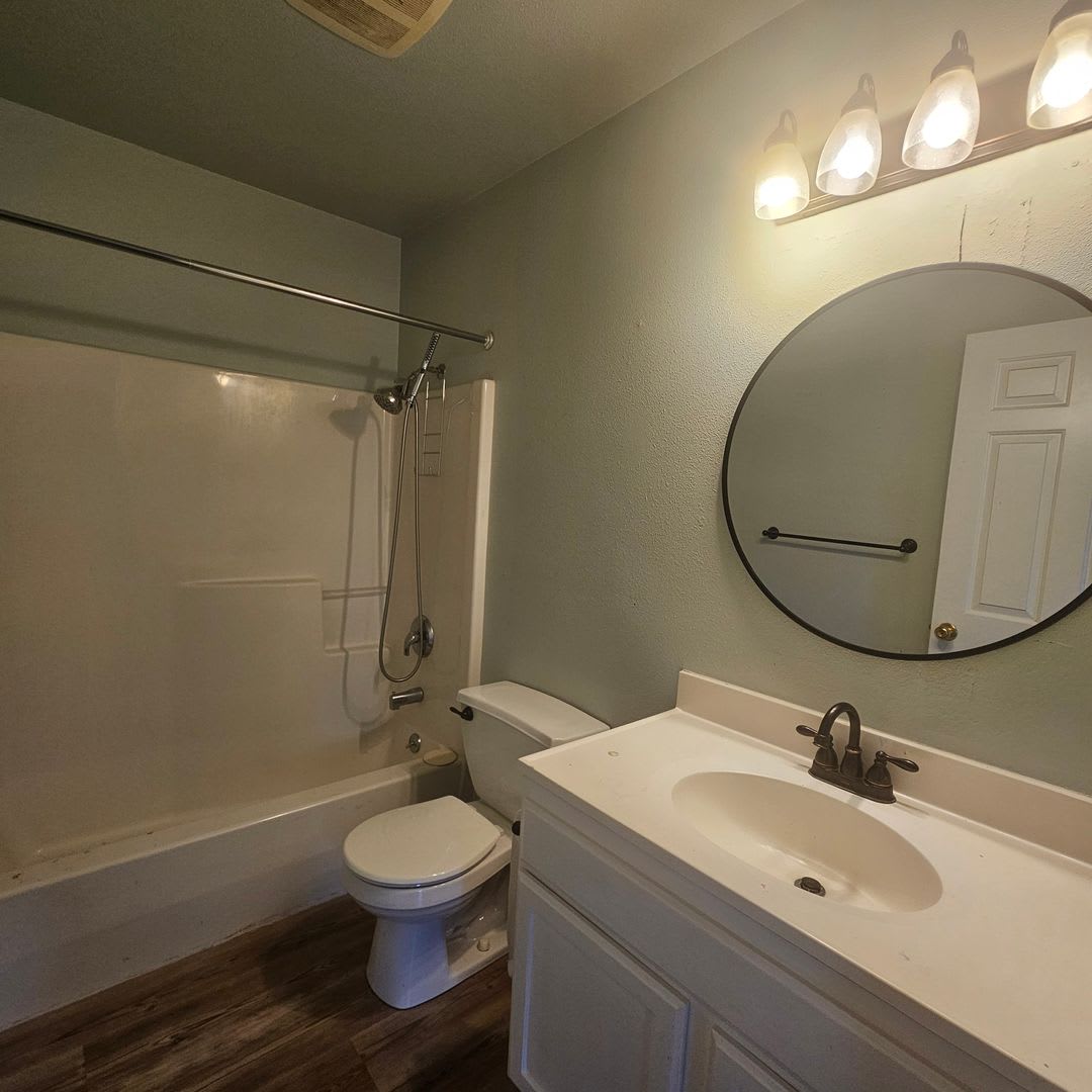 Comfortable 3-Bedroom, 2-Bath Lower Unit with Fully Fenced Yard in West Bremerton – photo 5