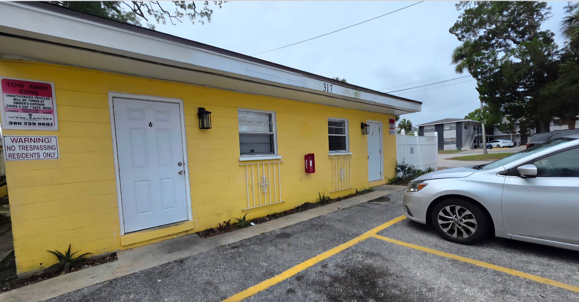 * HALF OFF 1ST MONTH'S RENT WITH 13 MONTH LEASE * – photo 1