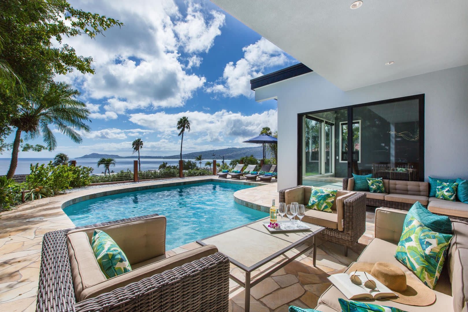 Luxurious & Private Modern Home w/Pool, AC & Diamond Head Views – photo 3