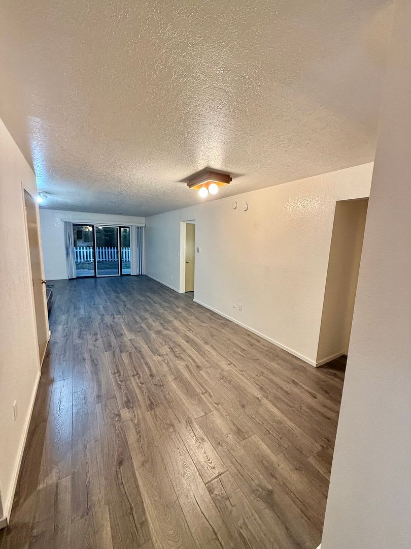 Evergreen Apartments – photo 1