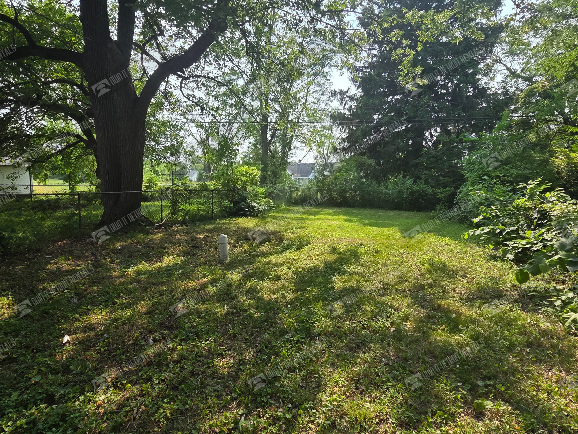 19335 Hoover St – photo 3