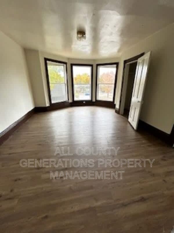 778 Yale St Up – photo 4