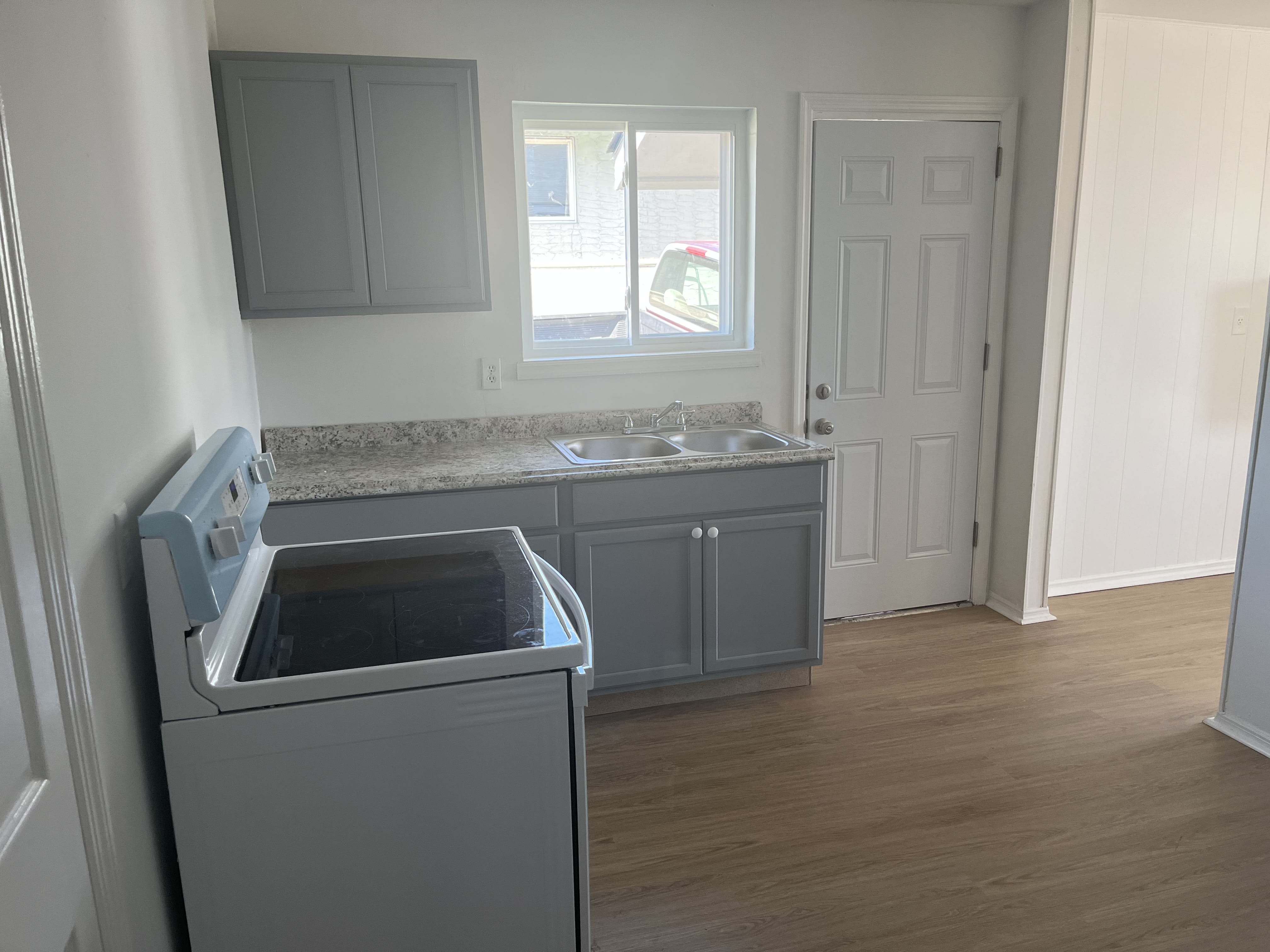 1418 E 5th St – photo 4