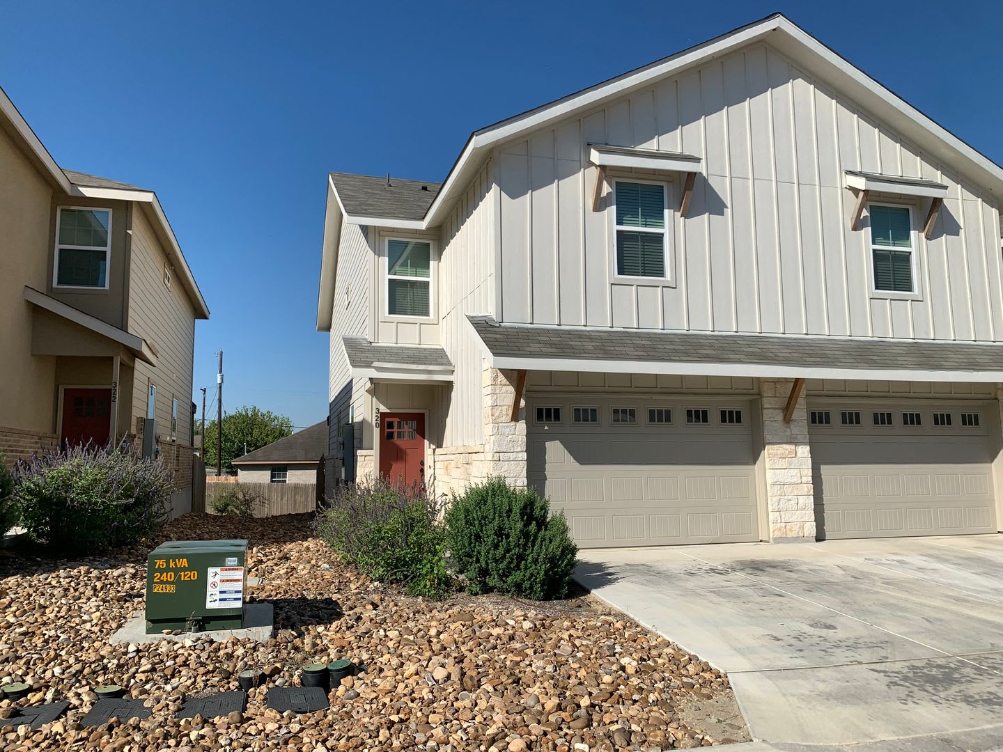 1 Month Free Rent 3 2 5 1 5 Includes Fridge Washer Dryer Oversized 1 Car Garage Fenced In Yard Nbisd – photo 1