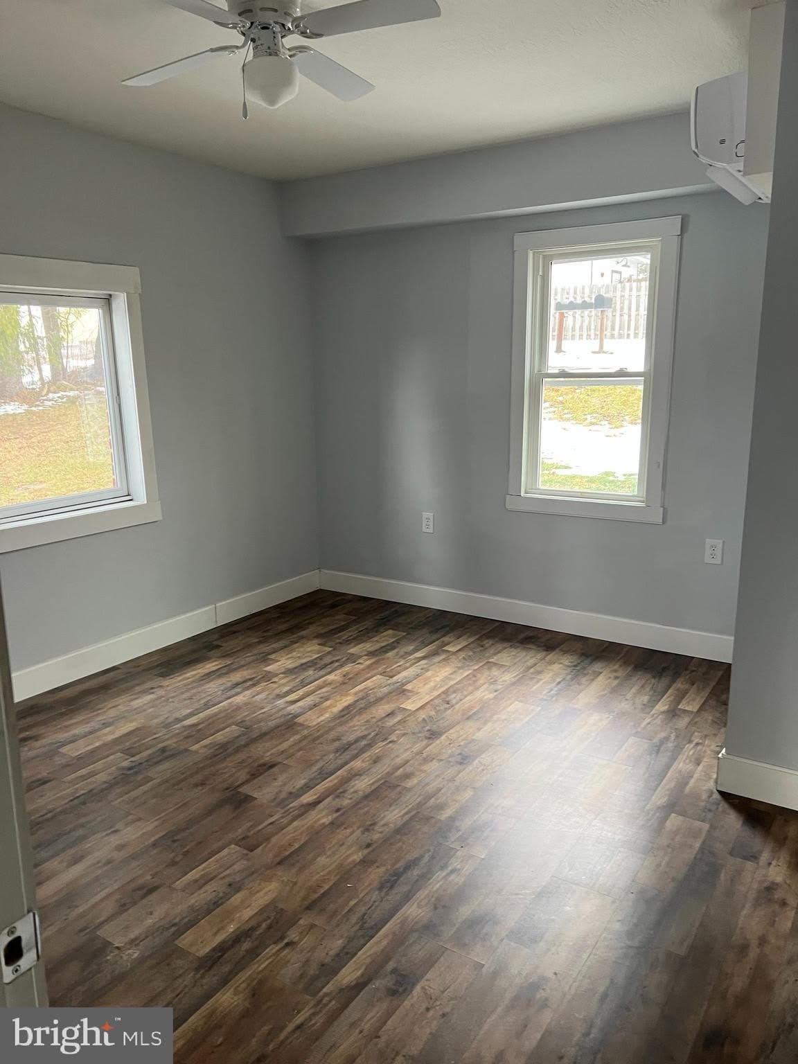 604 E OAK Street – photo 4