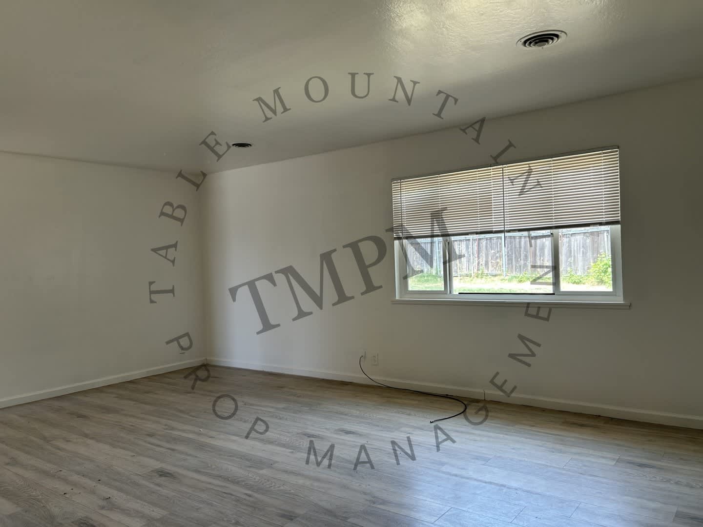 2262 Las Plumas Ave. – photo 2