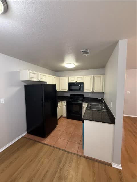 702 Claremont Pkwy – photo 2