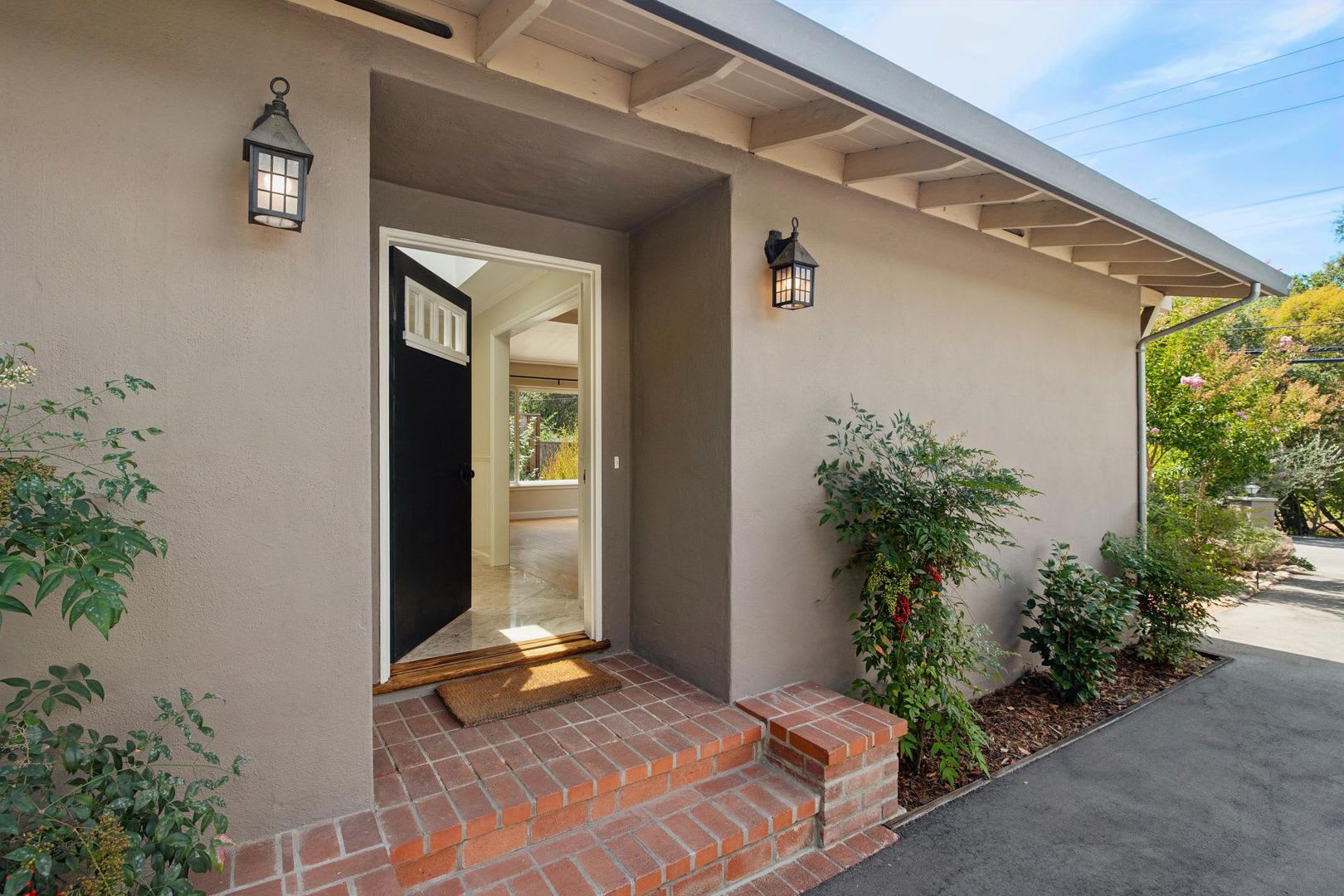 Classic Atherton Home in the Coveted Las Lomitas School District – photo 2