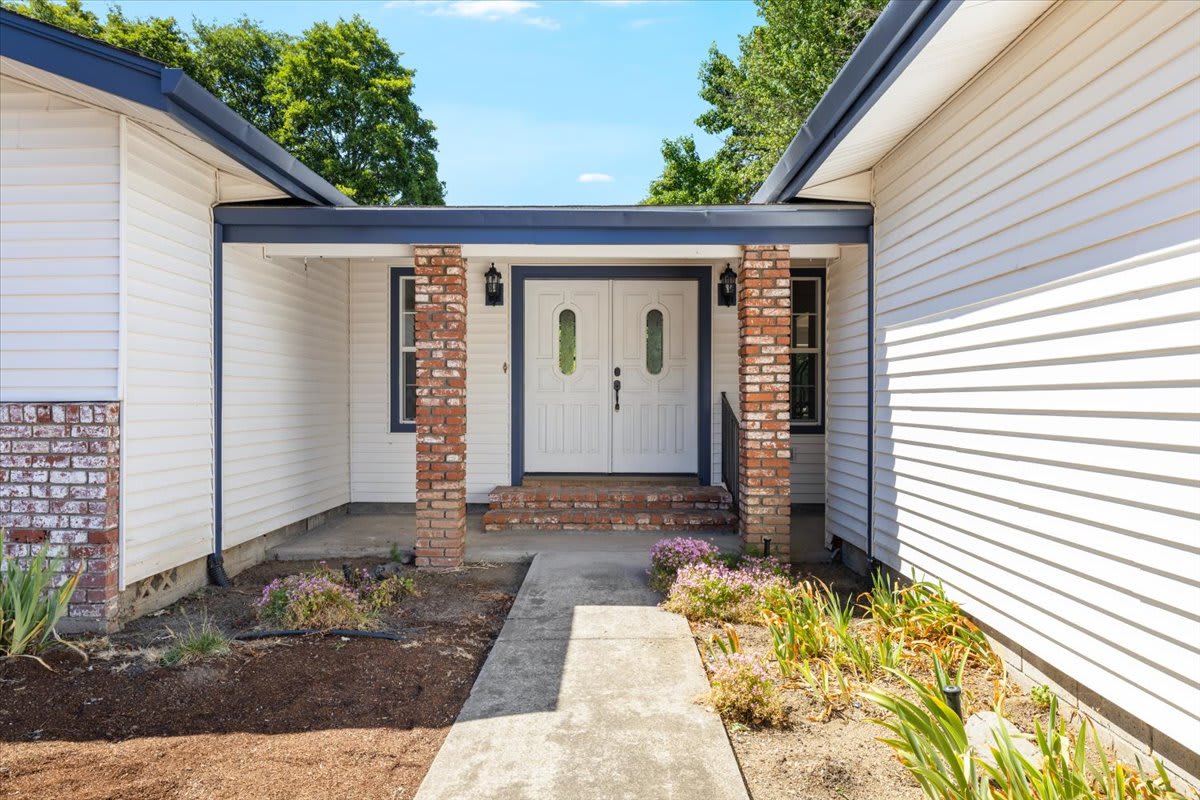 966 South Shasta Avenue – photo 4