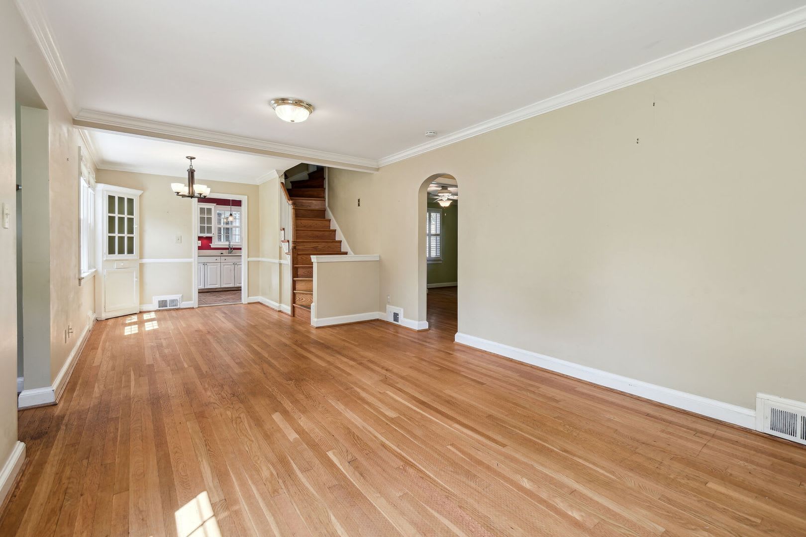 Spacious 4Br Cape Cod In Prime Bethesda Location Available Now – photo 3