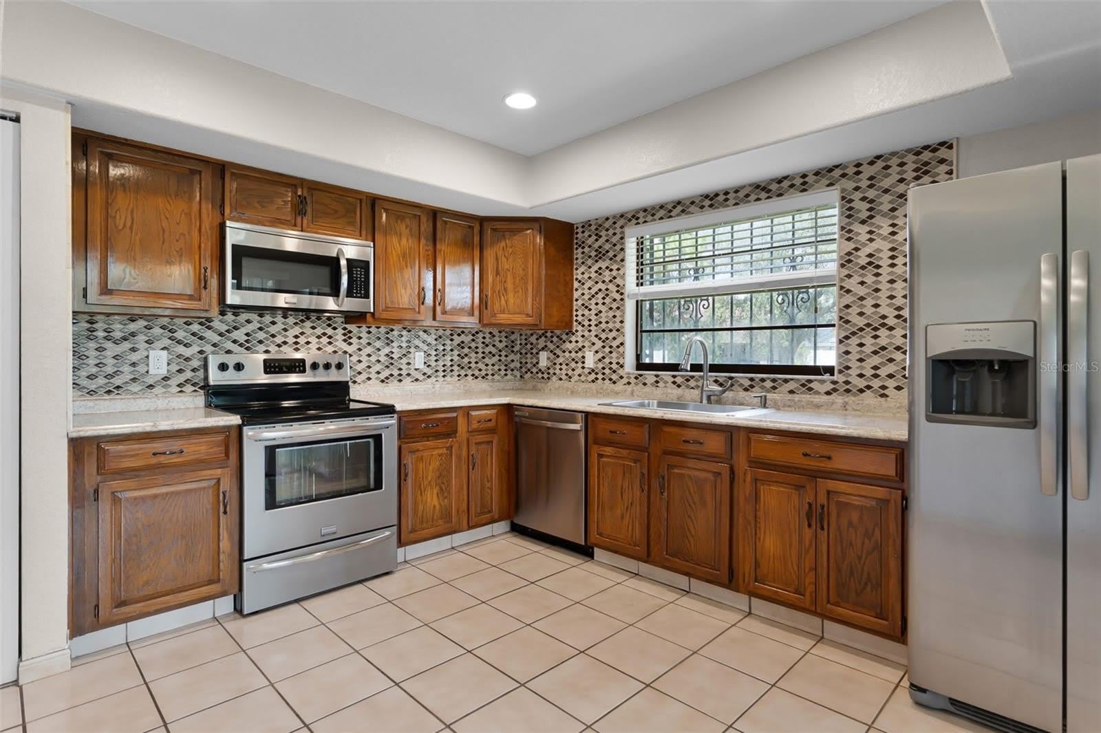 8208 LA SERENA Drive – photo 4