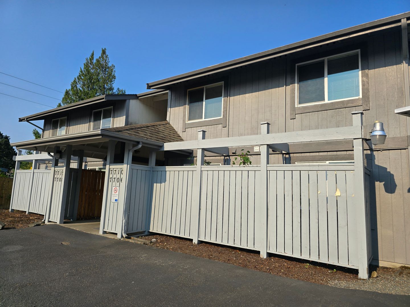Upper Floor 2 Bedroom with Carport – photo 3