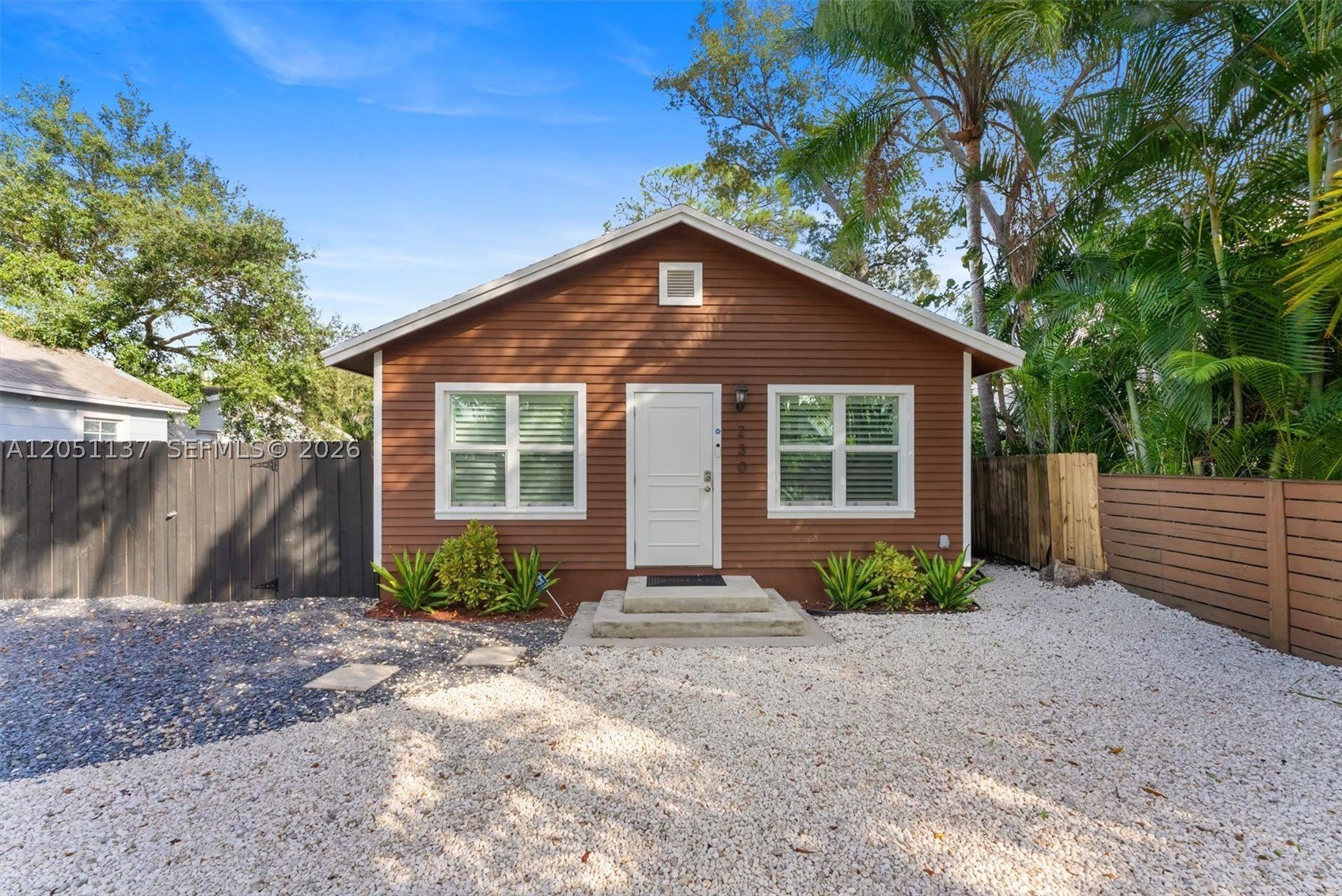 230 SW 12th Ave – photo 2