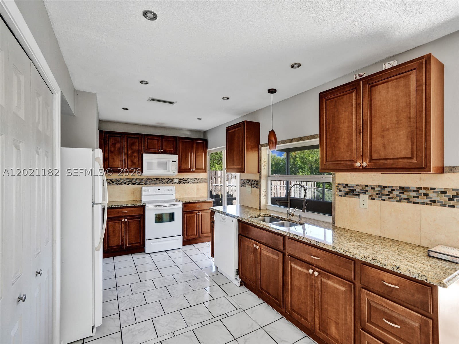 8550 NW 27th Pl – photo 3