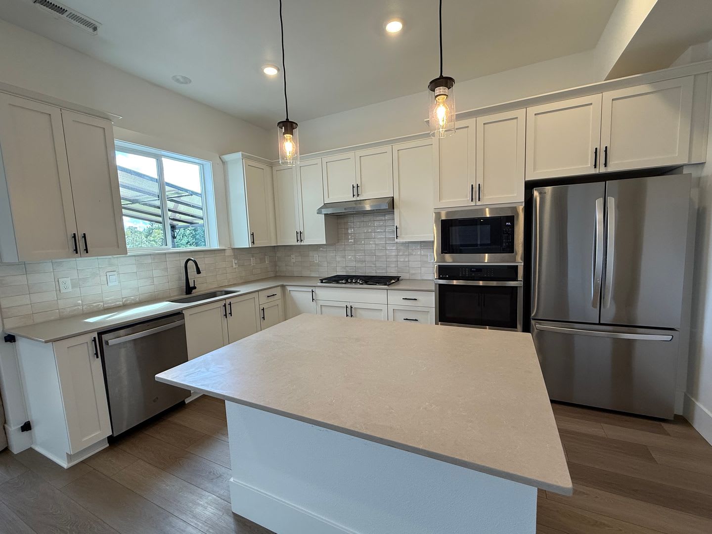 17820 Sw Maiden Court Gorgeous Tri Level Home – photo 3