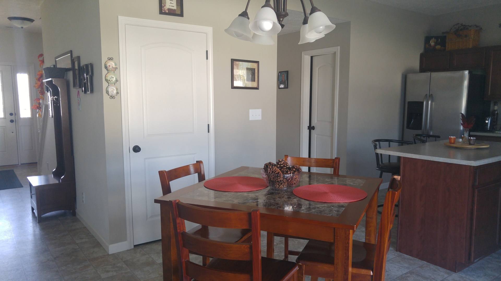 Modern 4 Bedroom, 2.5 Bath West Side Single Family Home – photo 5