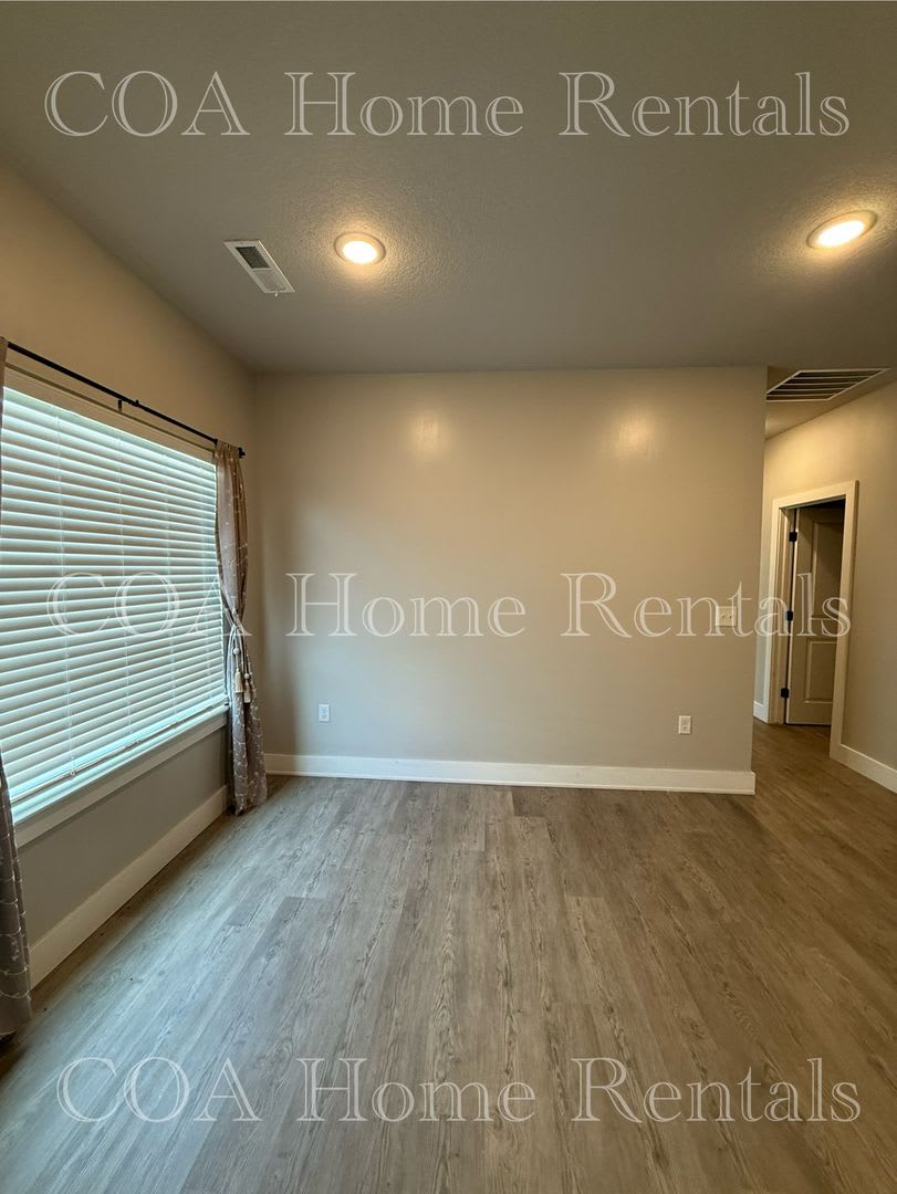 Great West Side Location – photo 5