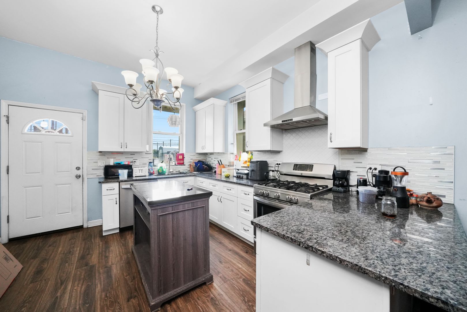 1307 S Ashland Ave. Spacious Home with 4 bedrooms – photo 1