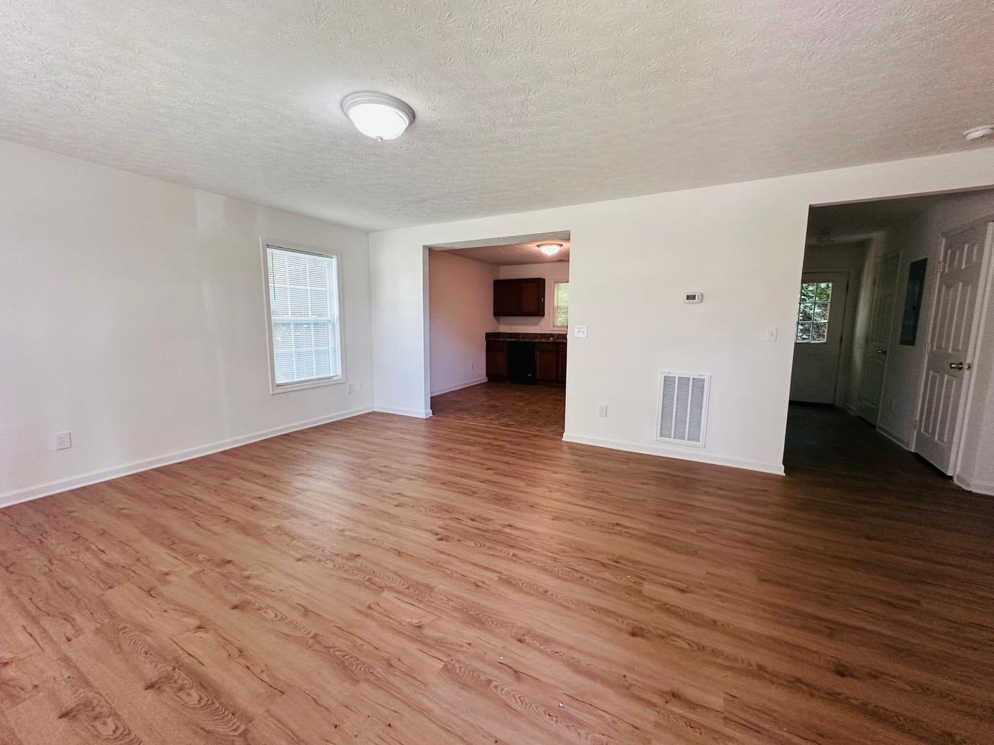 3 Bedroom 2 5 Bath Townhouse – photo 3