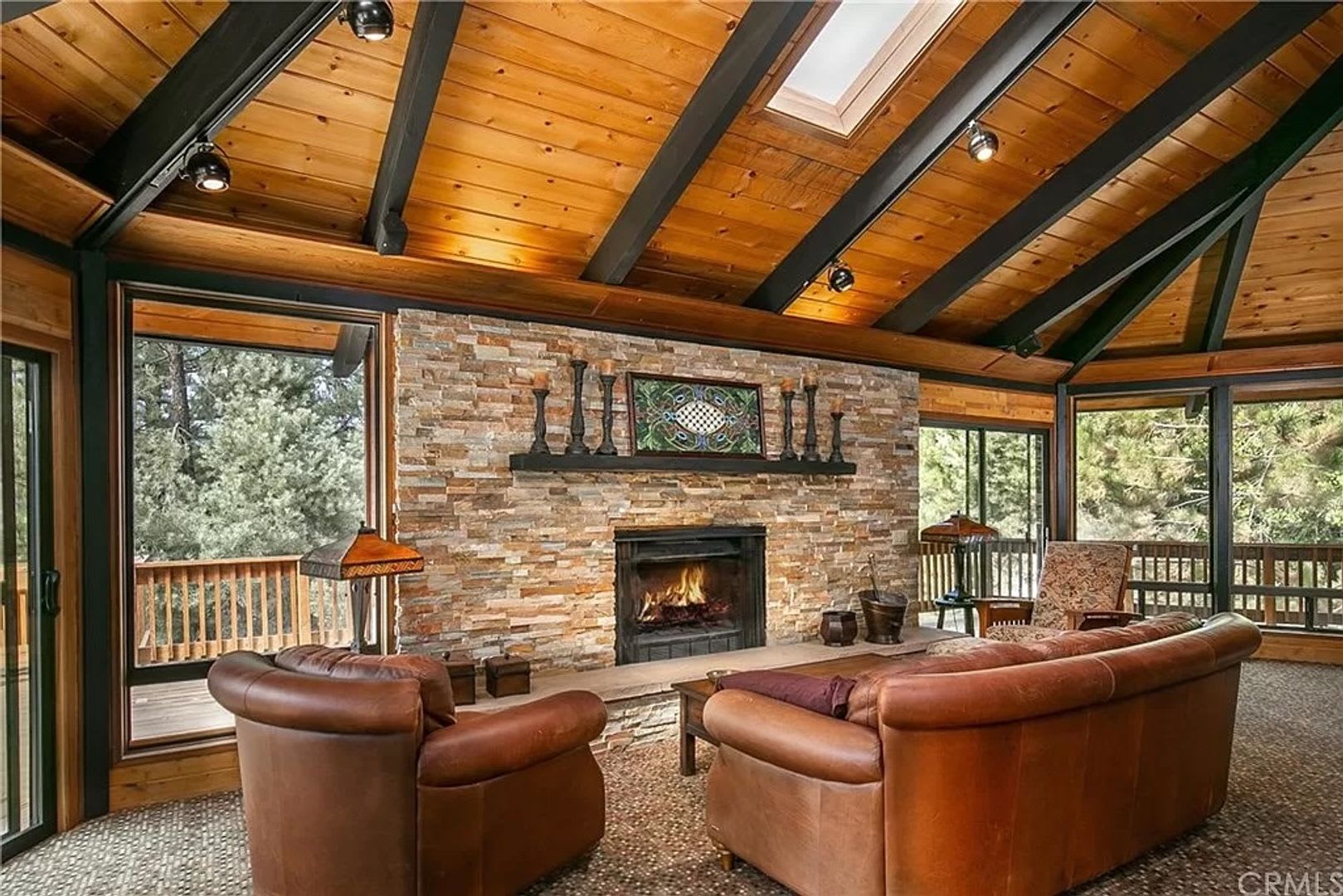 Beautiful 5-Bedroom Home with Mountain Views in Pine Club Mountain! – photo 5